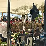 מאות בני אדם מלווים כעת בדרכו האחרונה, בבית העלמין הצבאי בראשון לציון, את סרן איתן שמואל למברג ז״ל שנפל בקרב בלבנון