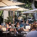 מבלים ממשיכים לפקוד את מוקדי הבילוי בתל אביב