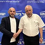 הדובר לשעבר של יש עתיד ,ימיקי פישמן שניהל את מטה דוברי הרוסית במפלגה מצטרף לישראל ביתנו