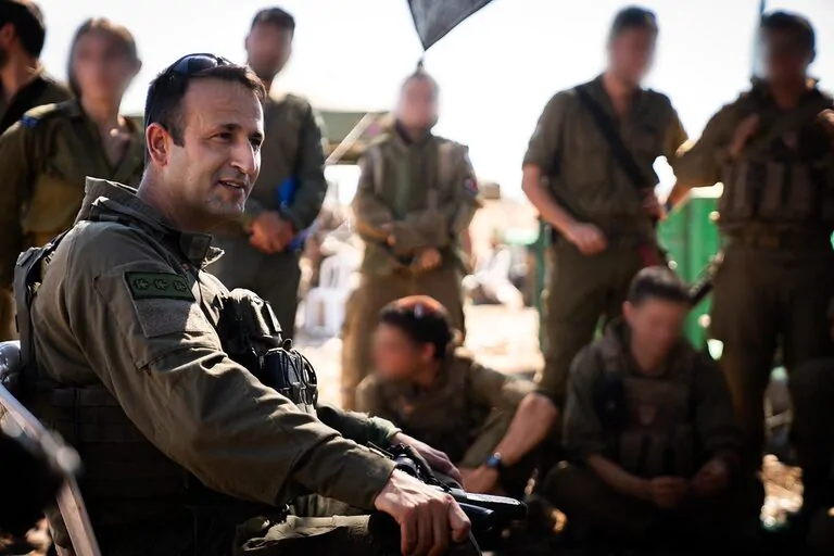 אחרי יותר משנתיים של לחימה בשלוש גזרות שונות, מפקד חטיבת גולני מסיים את תפקידו