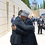 שר החוץ גדעון סער נפגש בירושלים עם נשיא סומלילנד, אבדירחמן מוחמד עבדילאהי, וחשף כי השניים ניהלו מגעים חשאיים ואף נפגשו בדיסקרטיות באוקטובר האחרון, חודשים לפני כינון היחסים הרשמיים