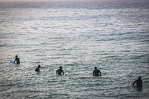אזהרת רחצה בנהריה: משרד הבריאות מזהיר מפני רחצה ופעילות ספורט בחופי גלי גליל צפון ודרום בנהריה, עקב גלישת שפכים ממערכת הביוב העירונית אל הים
