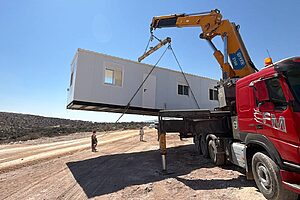 הקרוואנים הראשונים הגיעו הבוקר לשטח שבו צפוי לקום היישוב החדש נועה בצפון השומרון