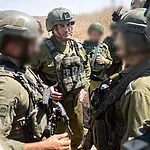 הרמטכ"ל זמיר בסוריה: "לא נאפשר לכוחות עוינים להתבסס בגבולותינו"