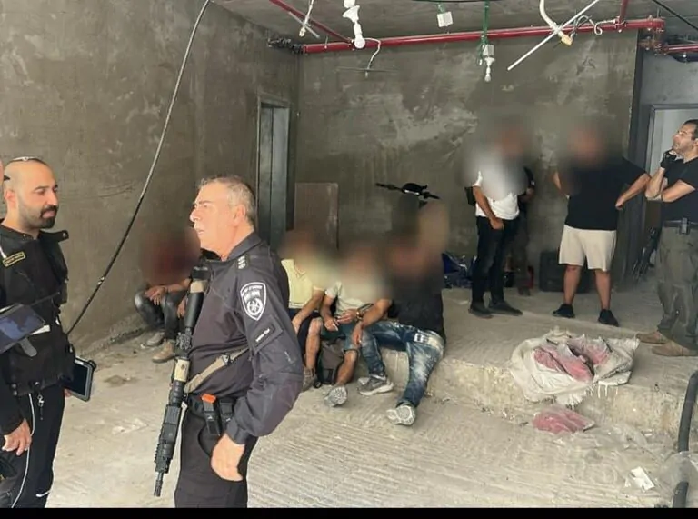 המשטרה נערכת לפתיחת שנת הלימודים: 16 שב״חים נעצרו במרכז הארץ – חלקם בתוך בתי ספר