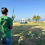 סוכות בטבע: מטיילים בגן הלאומי אשקלון במהלך חול המועד