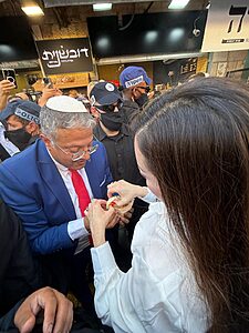 לאחר