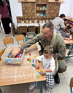 ​המשימה החשובה של הבוקר: סמח"ט 7 ליווה את בניו לפתיחת שנת הלימודים