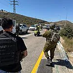 המחבל ביצע את הפיגוע ככל הנראה באמצעות נשק ארוך וייתכן שנמלט מהמקום ברכב