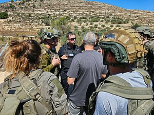 מפקד אוגדת יהודה ושומרון, תת-אלוף קובי הלר, הגיע לזירת פיגוע הירי במרחב בנימין ומקיים שם הערכת מצב בשטח