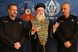 לקראת ראש השנה: הרב הראשי דוד יוסף סייר במתקני שב"ס ובירך את הלוחמים והסגל