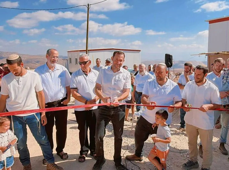 בחול המועד סוכות נחנכה ביישוב מגדלים שכונת ההרחבה החדשה "כרם הלל", בה התאקלמו 15 משפחות ראשונות