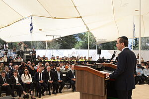נשיא המדינה בטקס האזכרה הממלכתי לחללי 7 באוקטובר: ​"בבוקר שבעה באוקטובר כביש 232 נעשה נתיב מנוסה, שדה קרב, מצבה ושם נרדף לטראומה. אך עלינו לזכור אותו גם בשם נוסף: כביש הגבורה. גבורת האזרחיות והאזרחים, הלוחמות והלוחמים שרצו אל התופת רק משום שאחיהם נמצאים שם."