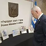 ראש הממשלה בנימין נתניהו: "הדלקתי היום נר זיכרון במשרד ראש הממשלה בירושלים לזכר כל נרצחי ה-7 באוקטובר על ידי מפלצות החמאס. העם מתאחד ביום הזה בגעגוע ליקירינו. נשלים את המשימה – באנו ונבוא חשבון עם כל המרצחים"