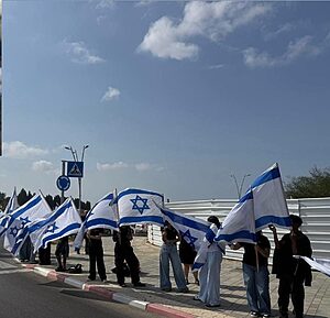מאות בני אדם מלווים בשעה זו באשקלון את סמ״ר רון יונתן רויטמן הי״ד, לוחם צה״ל תושב העיר, שנפל בקרב עם מחבלים ביום שישי