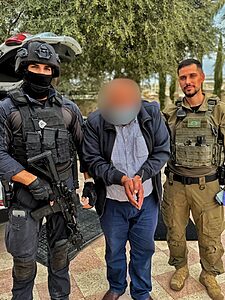 בפעילות משותפת של משטרת מחוז ש"י, שב"כ וצה"ל נעצרו חמישה קטינים בני 15 מהכפר סיעיר בחשד להקמת מיליציית טרור וביצוע פעילויות חבלניות, הכוללות יידוי אבנים והשלכת בקבוקי תבערה