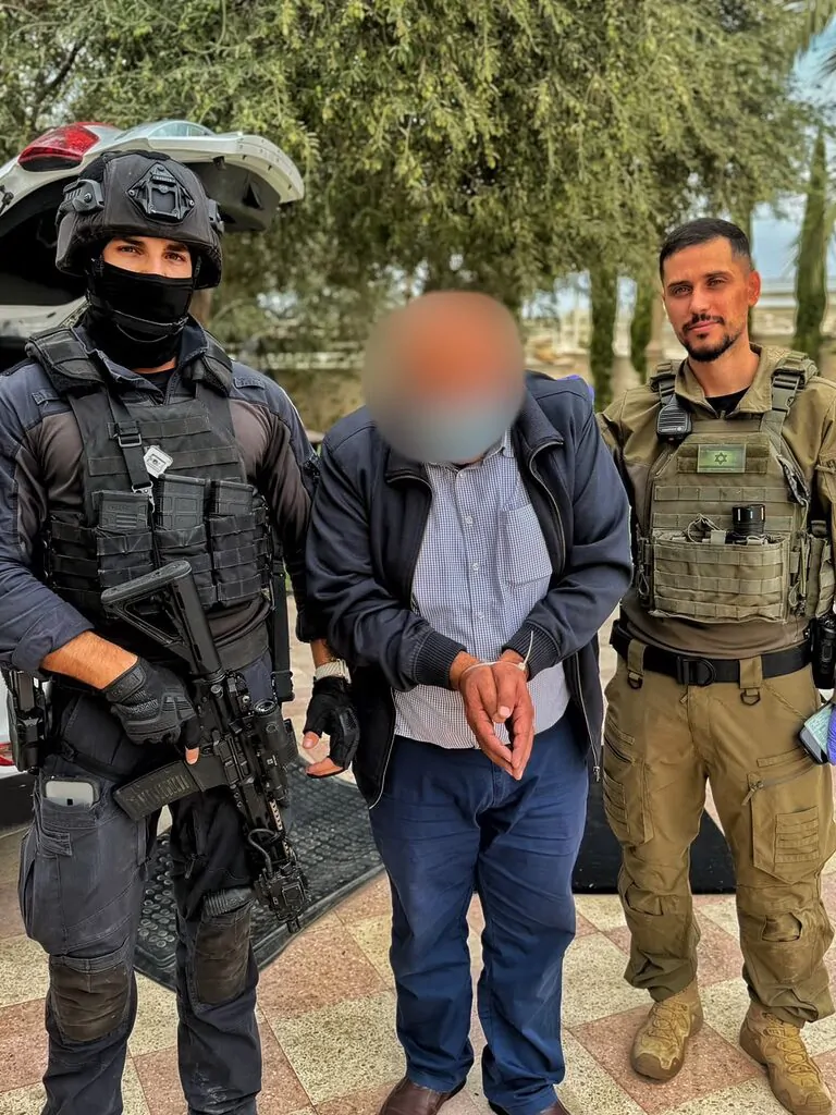 בפעילות משותפת של משטרת מחוז ש"י, שב"כ וצה"ל נעצרו חמישה קטינים בני 15 מהכפר סיעיר בחשד להקמת מיליציית טרור וביצוע פעילויות חבלניות, הכוללות יידוי אבנים והשלכת בקבוקי תבערה