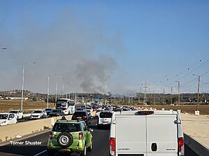 שריפה פרצה סמוך למחלף בן שמן, בעקבות כך נחסם כביש 444 לתנועה