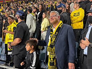 השר בן גביר הגיע יחד עם בנו למשחק בין בית״ר ירושלים למכבי תל אביב באצטדיון טדי