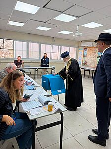 מנהיגה הרוחני של ש״ס, הרב יצחק יוסף, הצביע בירושלים יחד עם ח״כ יוני משריקי