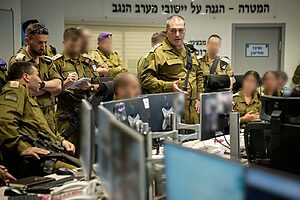 הרמטכ״ל באימון אוגדת עזה: ״לקחי ה־7 באוקטובר מחייבים אותנו להבטיח שמחדל כזה לא יתרחש שוב. תגברנו כוחות בכלל הזירות ואנחנו בדריכות גבוהה. מטרתנו לסכל איומים ולאפשר את קיום הבחירות הדמוקרטיות ללא השפעה חיצונית״