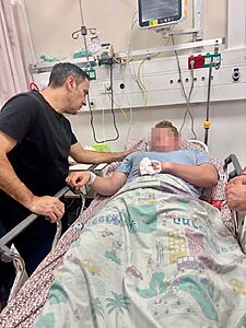 ראש עיריית מעלות תרשיחא מבקר את התלמידים שנפצעו באירוע הקשה בגליל