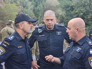 מפכ״ל המשטרה ומפקד מחוז צפון בהערכת מצב בזירת האירוע הקשה בגליל