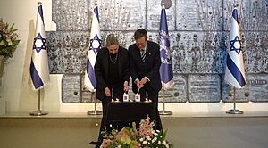 במלאת שלוש שנים לטבח השבעה באוקטובר: נשיא המדינה ורעייתו הדליקו נר זיכרון בבית הנשיא בשעה 06:29