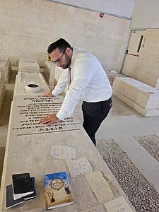 וסרלאוף החליט לפתוח את הבוקר בקבר אביו: "תתפלל עליי שאצליח בשליחותי"