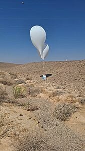 ארגוני ההברחה בגבולות הדרום והמזרח משנים את שיטת הפעולה שלהם ועוברים לשימוש בבלוני הליום לצורך העברת מטענים מעבר לגבול. כך פרסמה תנועת רגבים