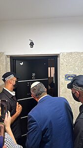 גם בן גביר עובר בין דירות ומעודד אזרחים לצאת להצביע
