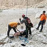המטייל בן ה-20 שהיה תקוע על חבלים בגובה במשך שעתיים בין שמיים לארץ חולץ בשלום על ידי צוותי טג"ח מיחידת החילוץ מגילות ים-המלח
