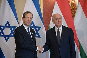 נשיא המדינה יצחק הרצוג נפגש עם נשיא הונגריה אנדראש באקה: ״הונגריה היא ידידת אמת ובעלת ברית ארוכת שנים של ישראל. אני מודה להונגריה על מדיניותה הברורה של אפס סובלנות לאנטישמיות ועל מחויבותה להגן על הקהילות היהודיות״.