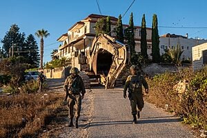 כוחות צה"ל ומג"ב הרסו בכפר בידו את בית המחבל שרצח את נתנאל שוקרון ז"ל סמוך לנווה צוף